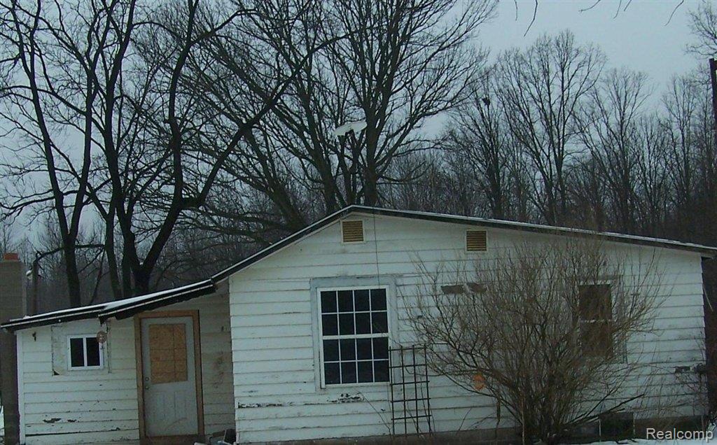 800 South Ferris Road Sumner, MI 48889 - Photo 1 of 6 40802241 Front view1.jpg