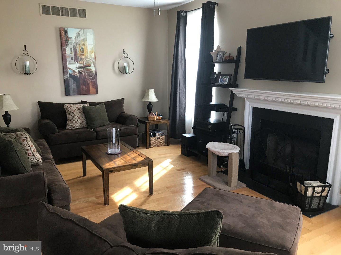 30 Country Road Perkasie, PA 18944 - Photo 21 of 23 Living Room