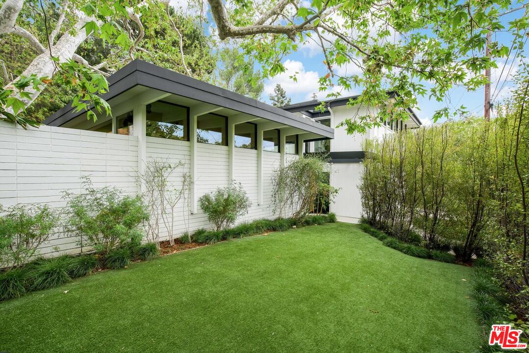 830 Leonard Road Los Angeles, CA 90049 - Photo 1 of 1 Gallery Image 1