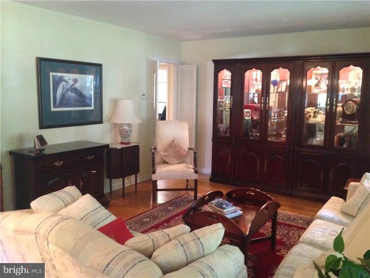 607 Devon Road Moorestown, NJ 08057 - Photo 2 of 18 Gallery Image 2