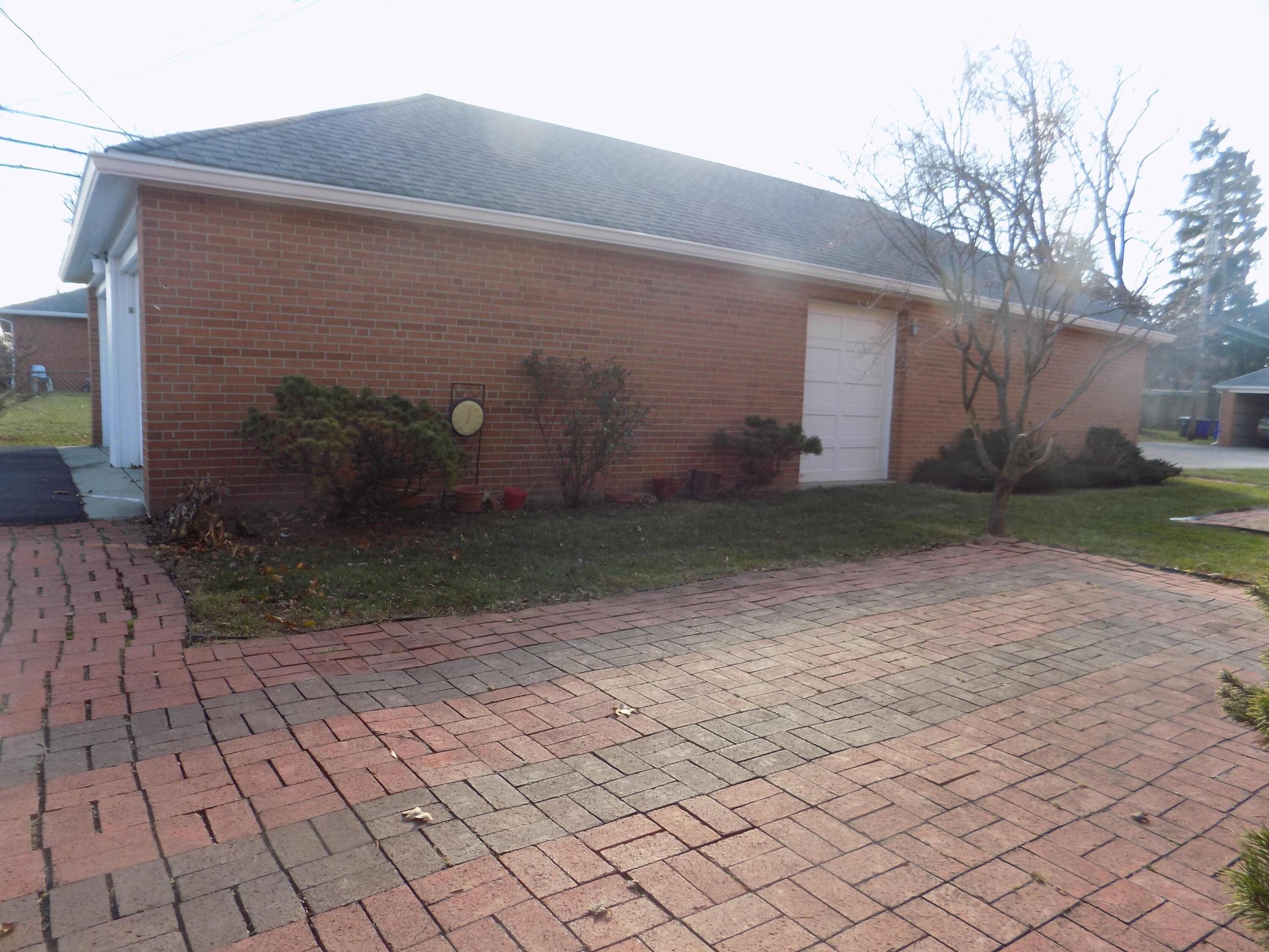 1743 Ardleigh Road Columbus, OH 43221 - Photo 2 of 29 Nice quiet area to relax.