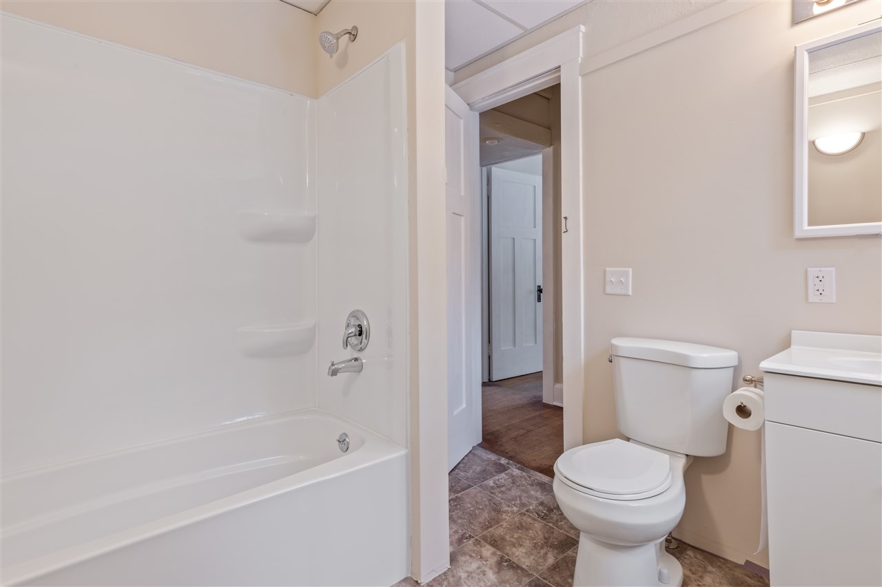 3202 Prairie Road Rockford, IL 61102 - Photo 12 of 21 a bathroom with a toilet and a bathtub