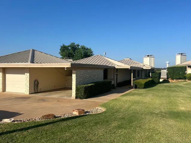 $2,300 | 1406 Broken Hills Drive, Unit 12, Horseshoe Bay, TX 78657