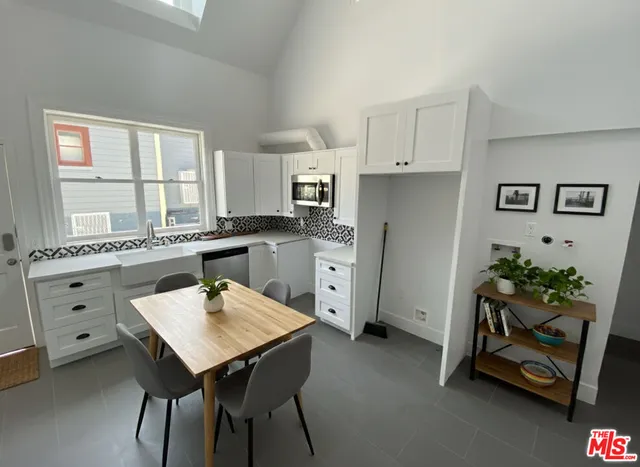 $3,000 | 1301 West 22nd Street, Unit 1303, Los Angeles, CA 90007