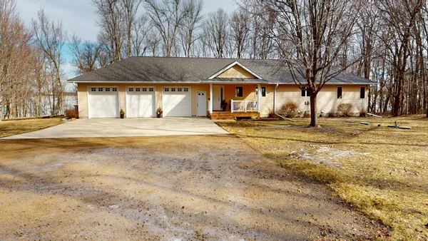 $519,900 | 64562 270th Street, Alden, MN 56009