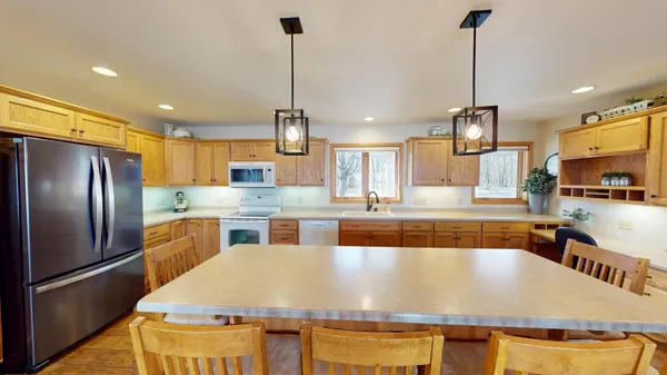 $519,900 | 64562 270th Street, Alden, MN 56009