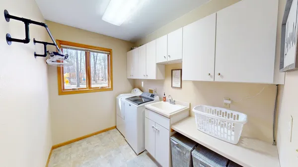 $519,900 | 64562 270th Street, Alden, MN 56009