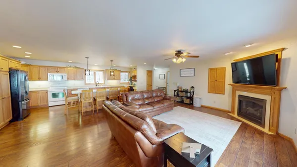 $519,900 | 64562 270th Street, Alden, MN 56009