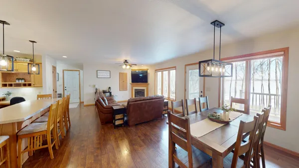 $519,900 | 64562 270th Street, Alden, MN 56009