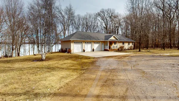 $519,900 | 64562 270th Street, Alden, MN 56009