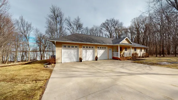 $519,900 | 64562 270th Street, Alden, MN 56009