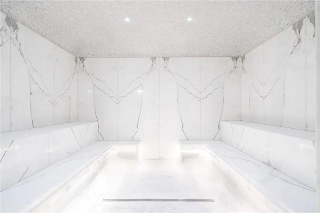 $1,885,000 | 50 West Street, Unit 14A | Financial District