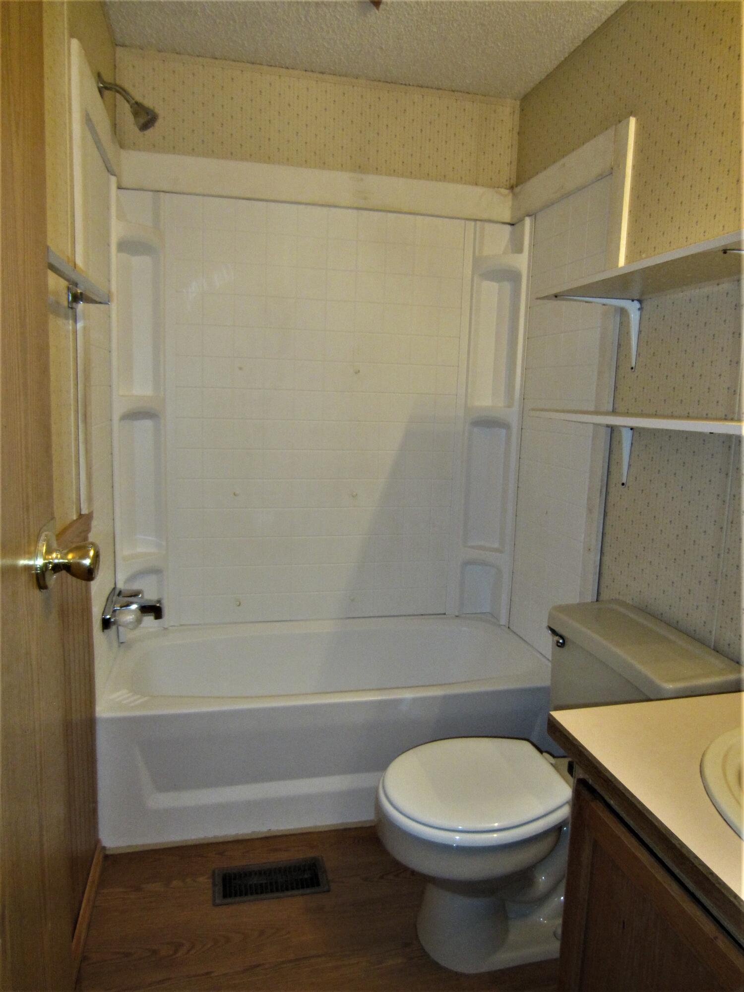 52333 Ammon Road La Pine, OR 97739 - Photo 12 of 21 Main Bath