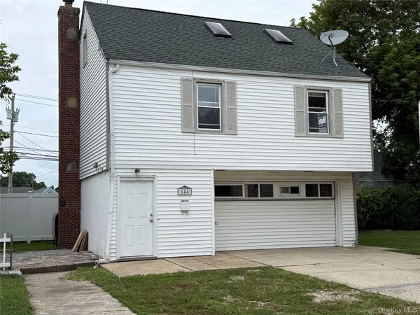 $4,200 | 140-144 West Alhambra Avenue, Lindenhurst, NY 11757