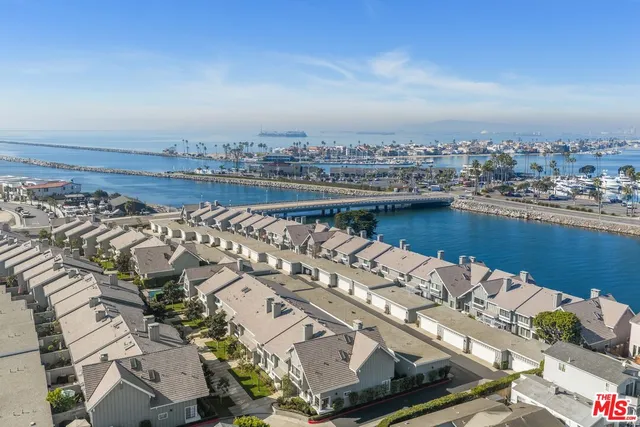 $1,175,000 | 306 Regatta Way, Seal Beach, CA 90740