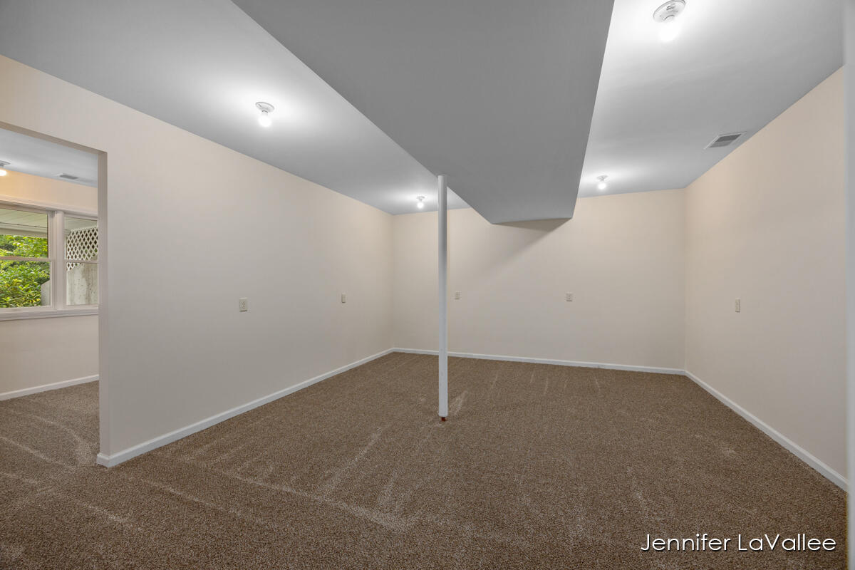 1471 10 Mile Road Northeast Comstock Park, MI 49321 - Photo 26 of 56 IMG_1025