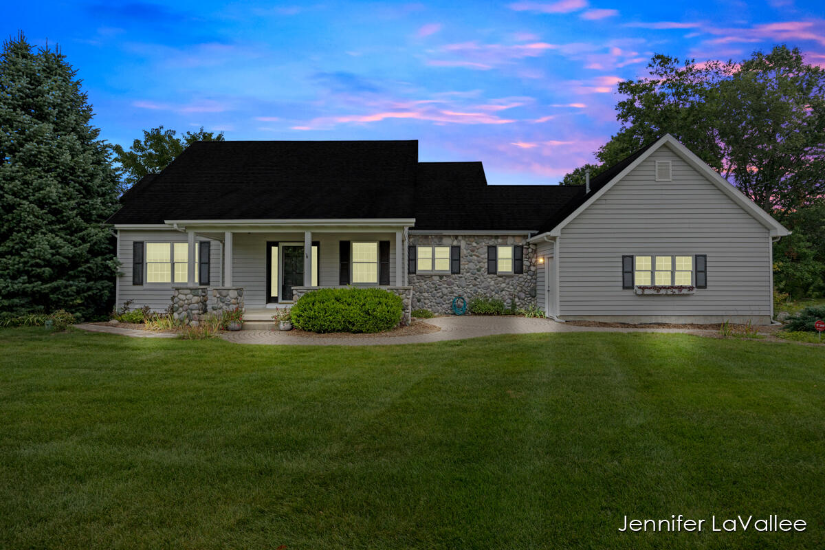 1471 10 Mile Road Northeast Comstock Park, MI 49321 - Photo 53 of 56 IMG_1000