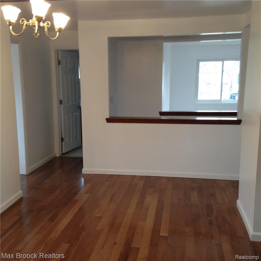490 North Conklin Road Lake Orion, MI 48362 - Photo 23 of 28 Dining room.JPG