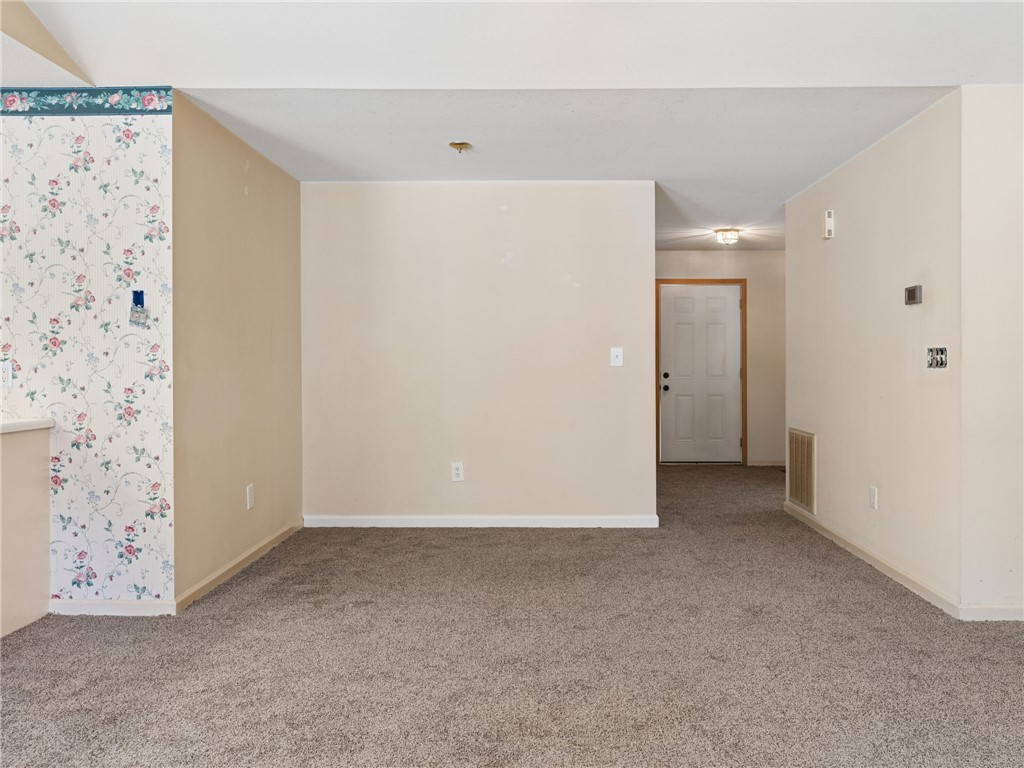 101 Woodbridge Circle Anderson, SC 29621 - Photo 4 of 21 This inviting space features comfortable carpeting and a welcoming entryway.