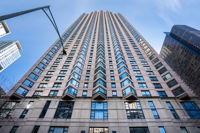 $4,000 | 401 East Ontario Street, Unit 2409, Chicago, IL 60611