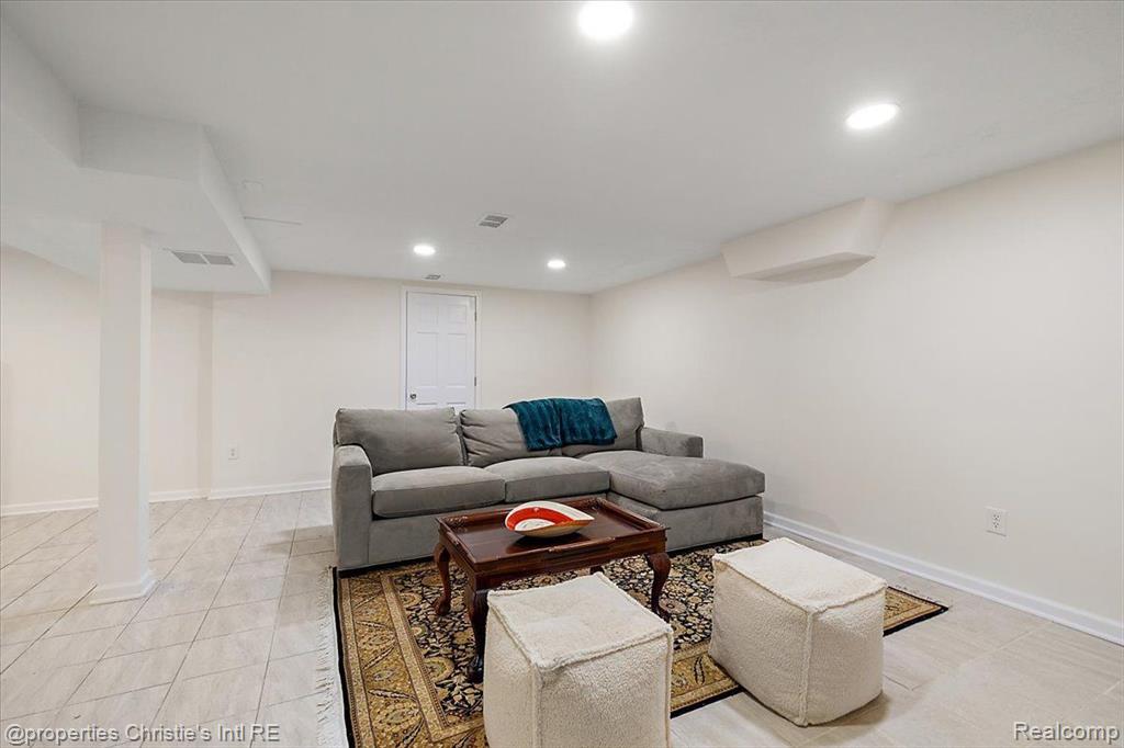 536 Middlesex Road Grosse Pointe Park, MI 48230 - Photo 38 of 47