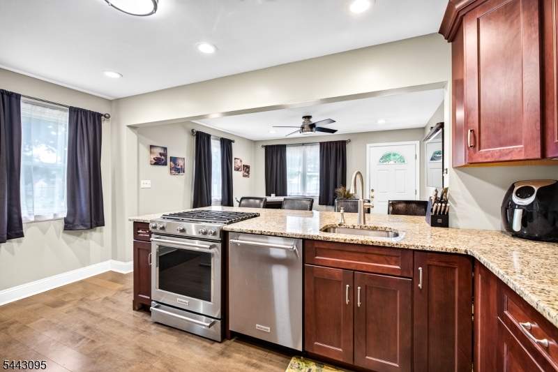 448 Warfield Road North Plainfield, NJ 07060 - Photo 8 of 26