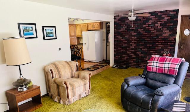 W1380 Little River Road Marinette, WI 54143 - Photo 21 of 43 Marinette liv room 1