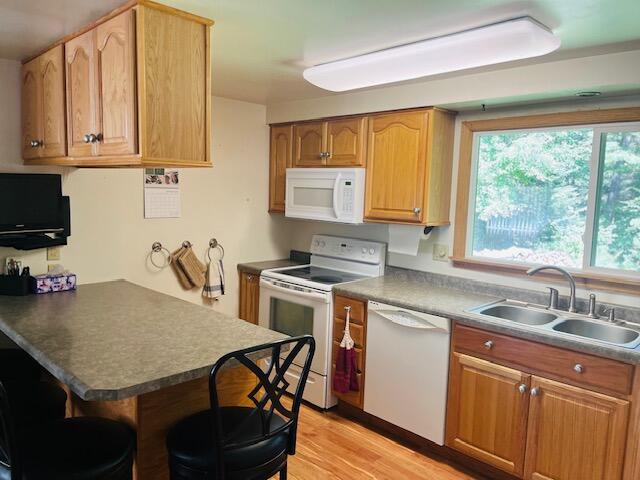 W1380 Little River Road Marinette, WI 54143 - Photo 29 of 43 Marinette kitchen 4