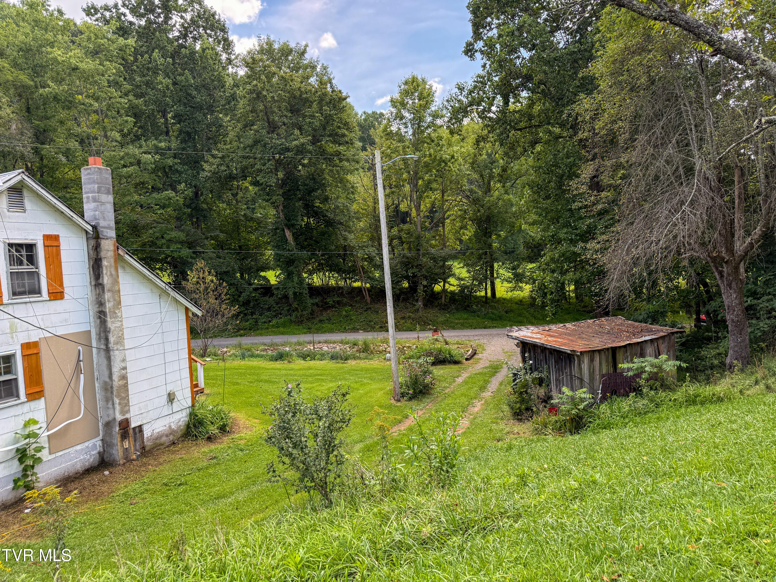 1091 Sandy Road Mountain City, TN 37683 - Photo 10 of 79 1091 Sandy Road 25