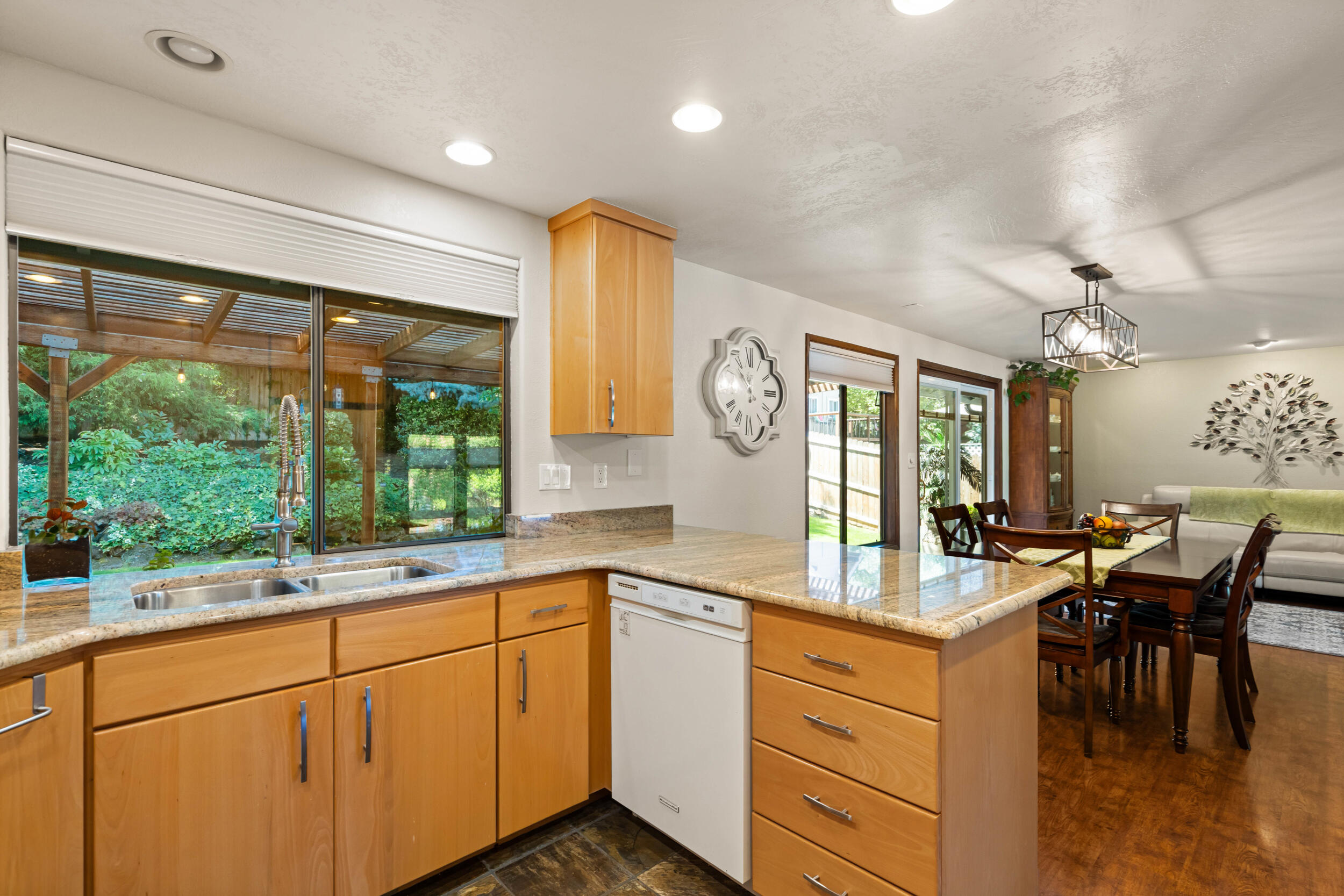 4442 Hillcrest Road Medford, OR 97504 - Photo 16 of 56 11_4442 hillcrest rd, medford-10