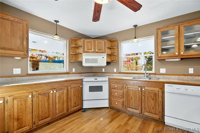 $389,900 | 165 4 Winds Court, Lake Ozark, MO 65049