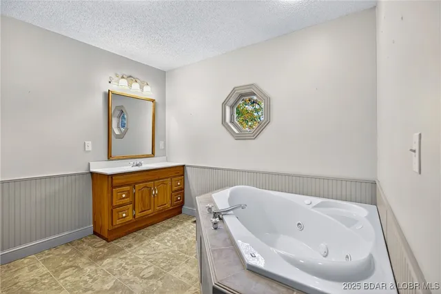 $389,900 | 165 4 Winds Court, Lake Ozark, MO 65049