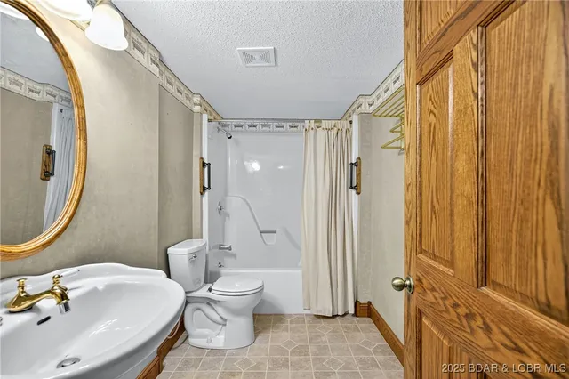 $389,900 | 165 4 Winds Court, Lake Ozark, MO 65049