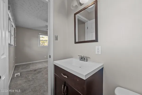 $1,500 | 205 Regalwood Drive, Jacksonville, NC 28546