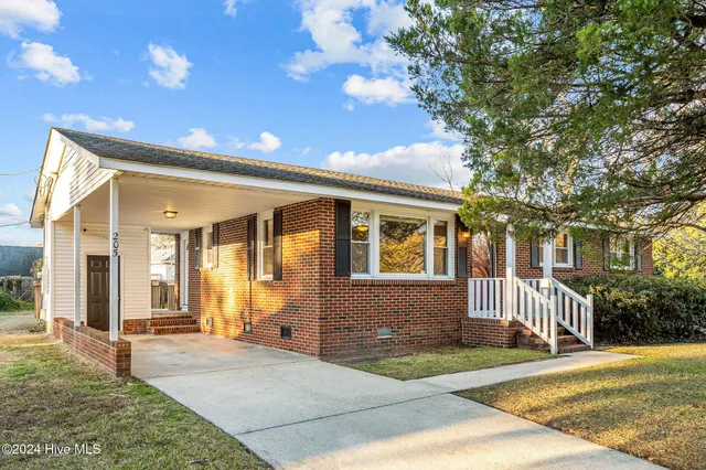 $1,550 | 205 Regalwood Drive, Jacksonville, NC 28546