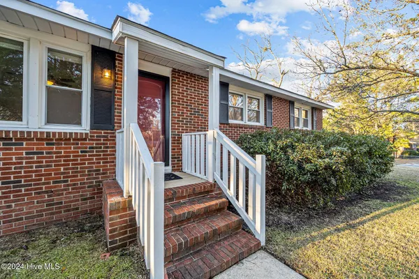 $1,500 | 205 Regalwood Drive, Jacksonville, NC 28546