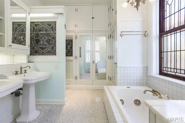 $2,300,000 | 37 Washington Terrace, St. Louis, MO 63112