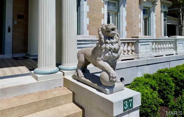 $2,300,000 | 37 Washington Terrace, St. Louis, MO 63112