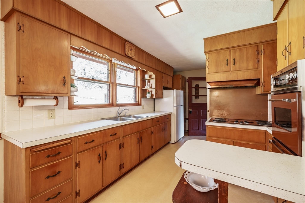 70 Ridgewood Drive Russell, MA 01071 - Photo 5 of 23 Gallery Image 5