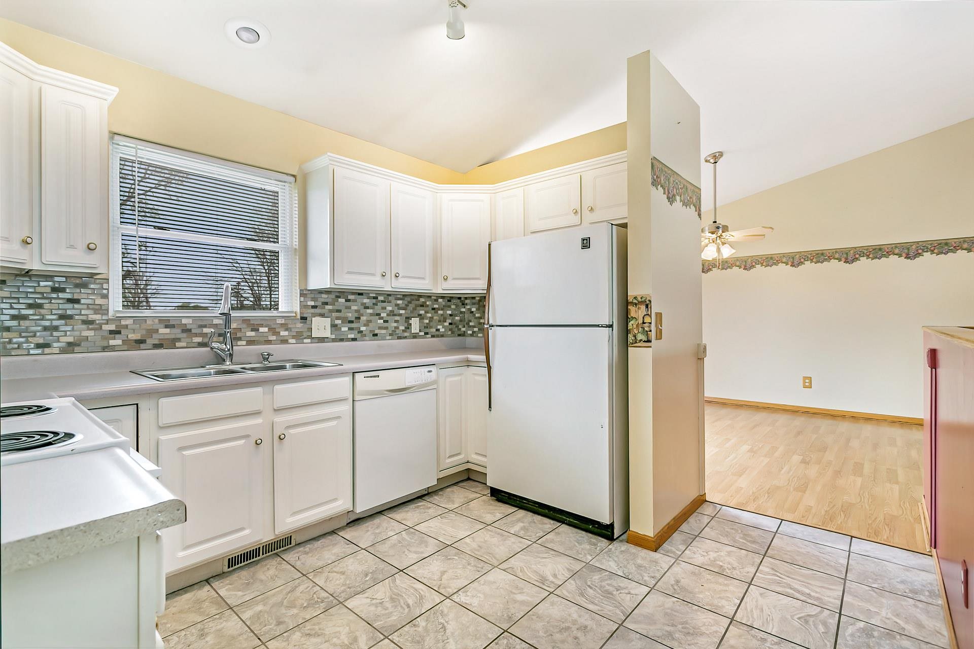 6126 Appomattox Road Davenport, IA 52806 - Photo 3 of 26 Gallery Image 3