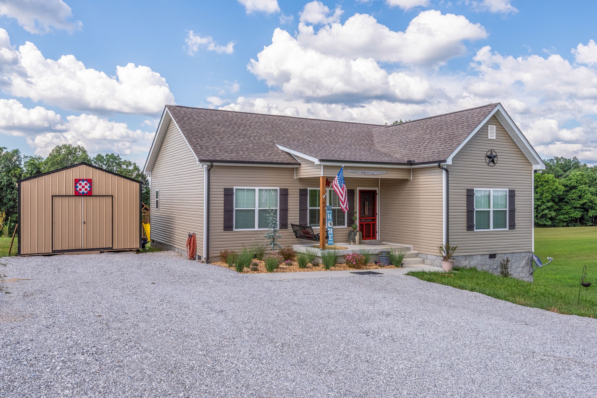 831 Hooper Road Charlotte, TN 37036 - Photo 3 of 29 Gallery Image 3