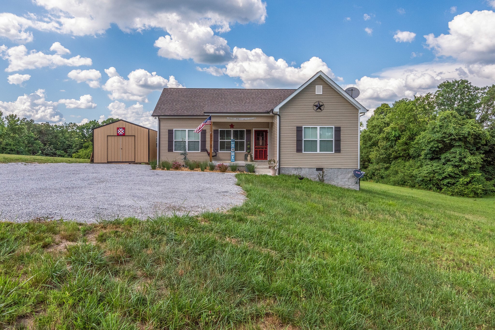 831 Hooper Road Charlotte, TN 37036 - Photo 4 of 29 Gallery Image 4