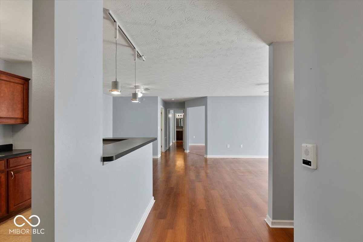 4933 Opal Ridge Lane, Unit 102 Indianapolis, IN 46237 - Photo 3 of 41