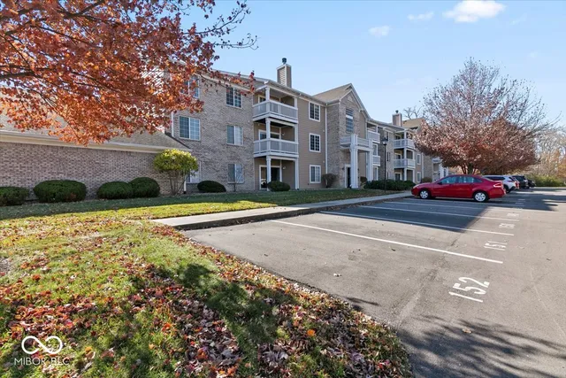 $184,999 | 4933 Opal Ridge Lane, Unit 102, Indianapolis, IN 46237