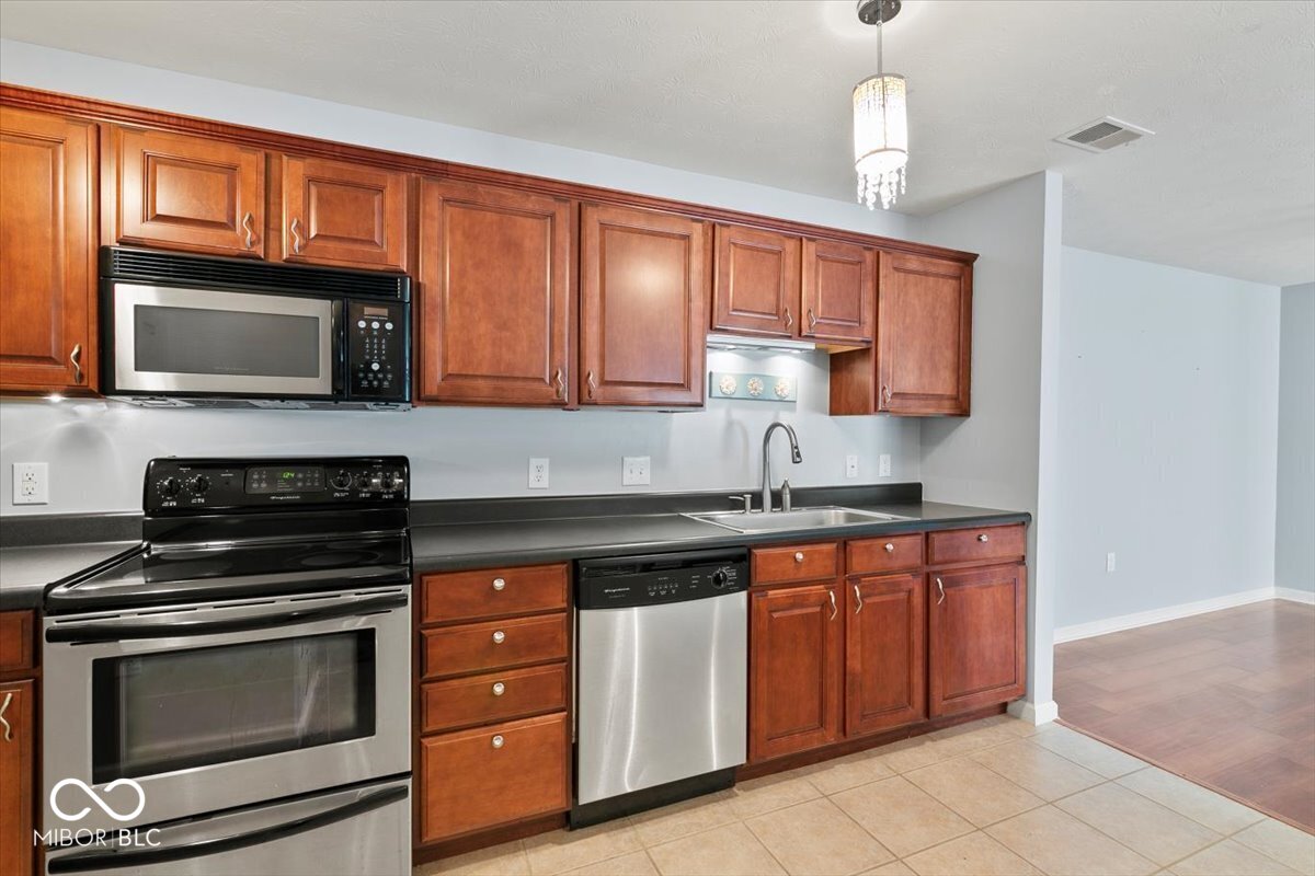 4933 Opal Ridge Lane, Unit 102 Indianapolis, IN 46237 - Photo 4 of 41