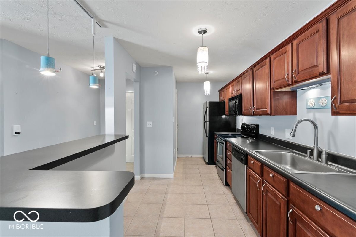 4933 Opal Ridge Lane, Unit 102 Indianapolis, IN 46237 - Photo 5 of 41