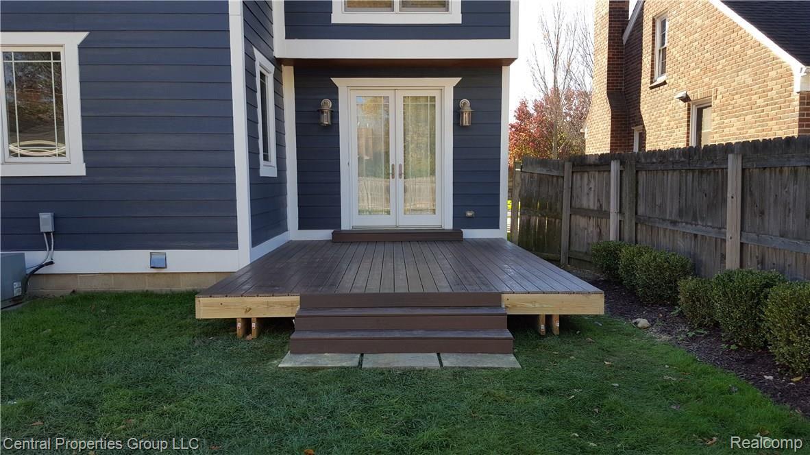 1467 Villa Road Birmingham, MI 48009 - Photo 21 of 23 Double doors from Dining room to composite Deck.