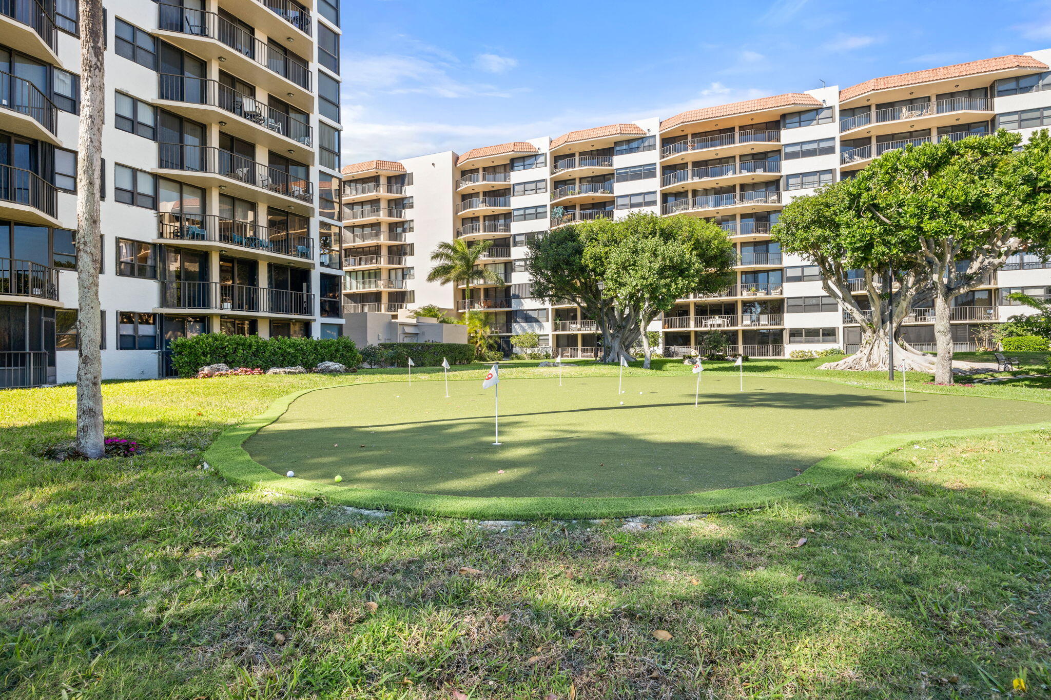 899 Jeffery Street, Unit 315 Boca Raton, FL 33487 - Photo 19 of 45 Putting Green