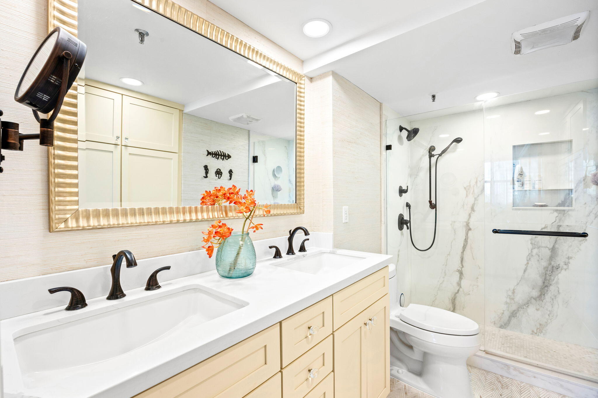 899 Jeffery Street, Unit 315 Boca Raton, FL 33487 - Photo 39 of 45 Primary Ensuite Bathroom