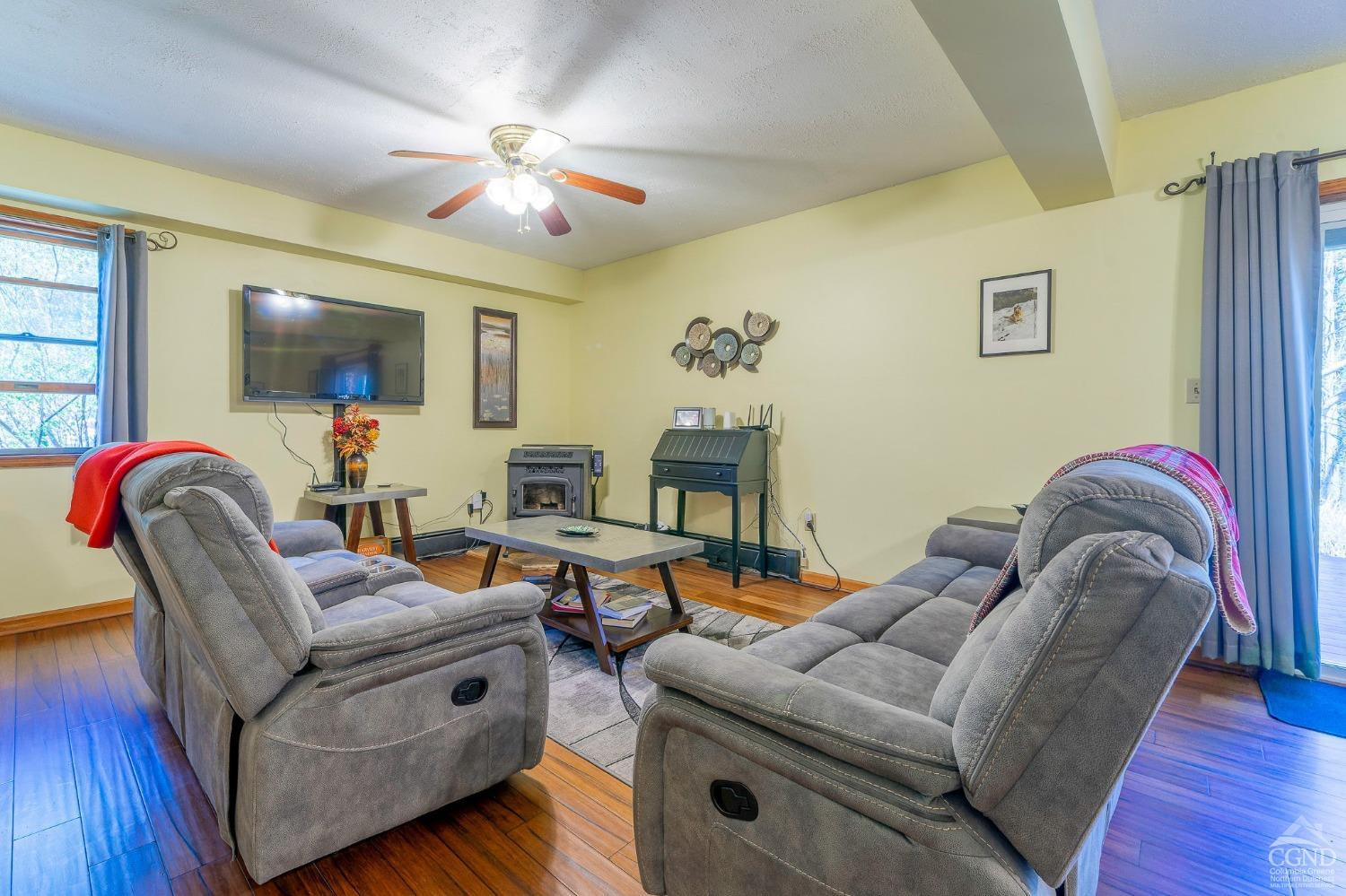 1831 Sleepy Hollow Road, Unit VV50 Athens, NY 12015 - Photo 33 of 42 a living room with furniture and a chandelier